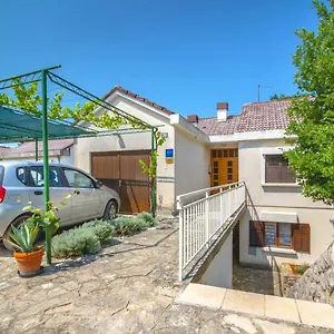 Apartment Marja -, Njivice
